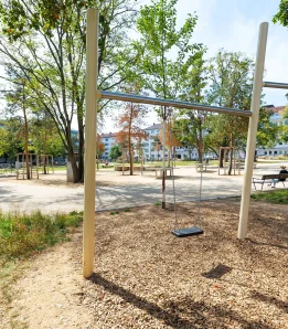 Schaukel auf dem Diakonissenplatz